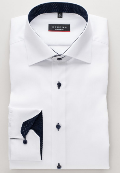 Camisa Eterna MODERN FIT FINO OXFORD blanco con cuello Clásico Kent de corte moderno