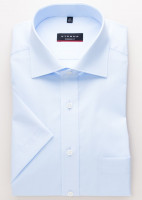 Camisa Eterna MODERN FIT UNI POPELINE azul claro con cuello Kent de corte moderno