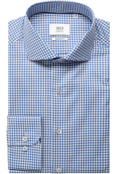 Camisa Eterna MODERN FIT TWILL azul claro con cuello Seccionado de corte moderno