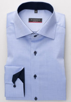 Camisa Eterna MODERN FIT FINO OXFORD azul claro con cuello Clásico Kent de corte moderno