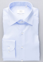 Camisa Eterna MODERN FIT TWILL azul claro con cuello Clásico Kent de corte moderno