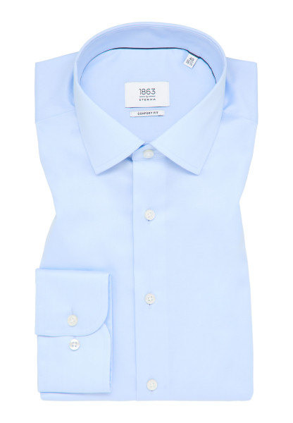 Camisa Eterna COMFORT FIT TWILL azul claro con cuello Kent de corte clásico