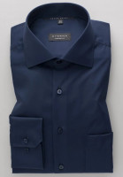 Camisa Eterna COMFORT FIT TWILL azul oscuro con cuello Clásico Kent de corte clásico