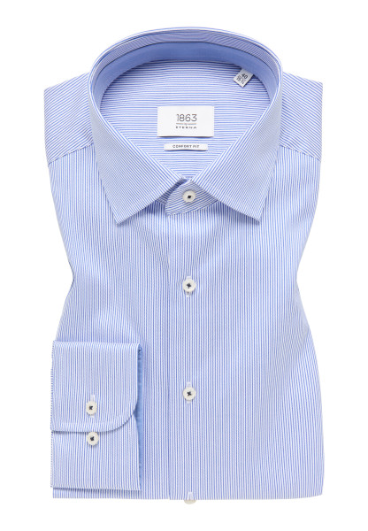 Camisa Eterna COMFORT FIT TWILL azul claro con cuello Kent de corte clásico