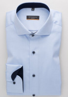 Camisa Eterna SLIM FIT TWILL azul claro con cuello Seccionado de corte estrecho